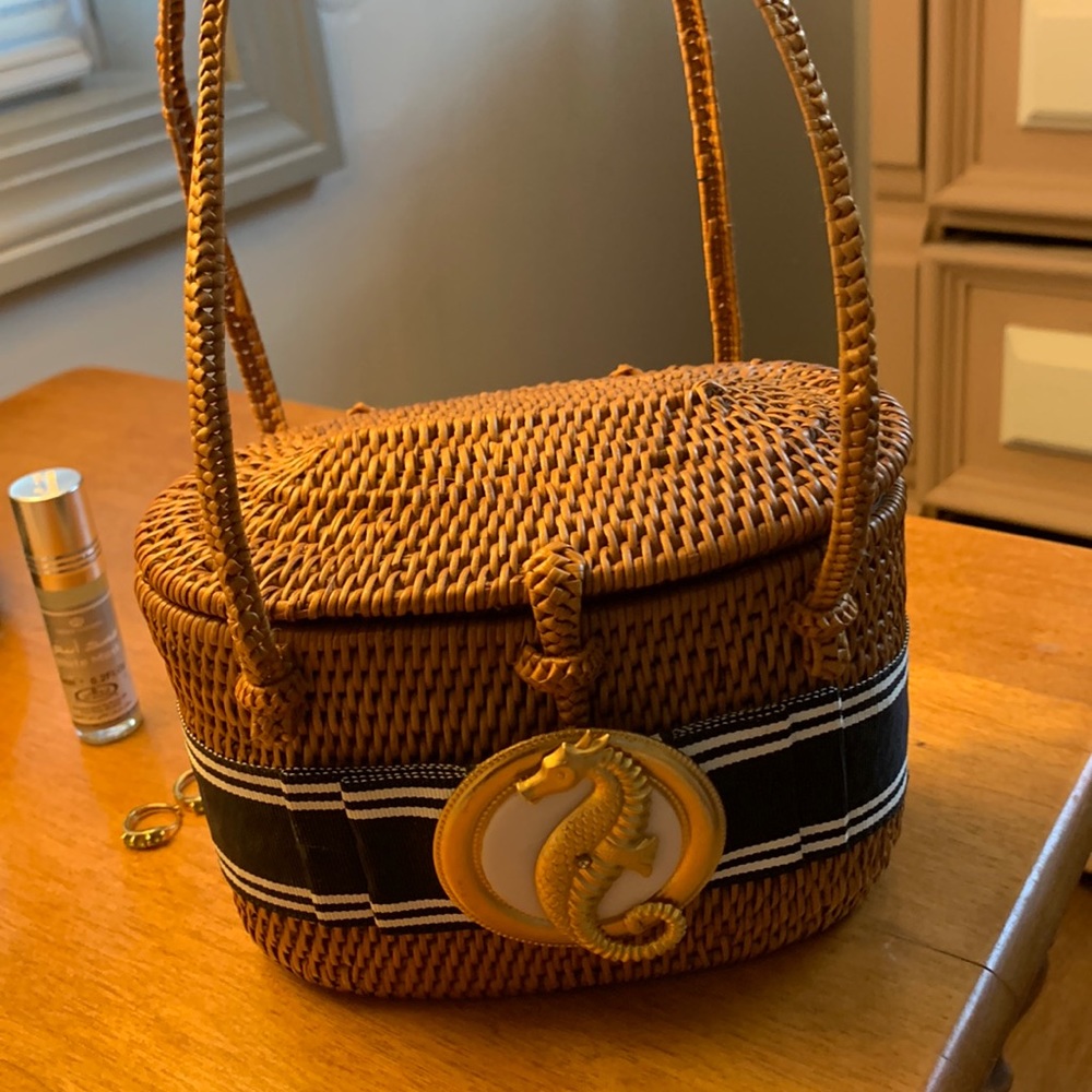 Bosom Buddy small basket seahorse bag never used